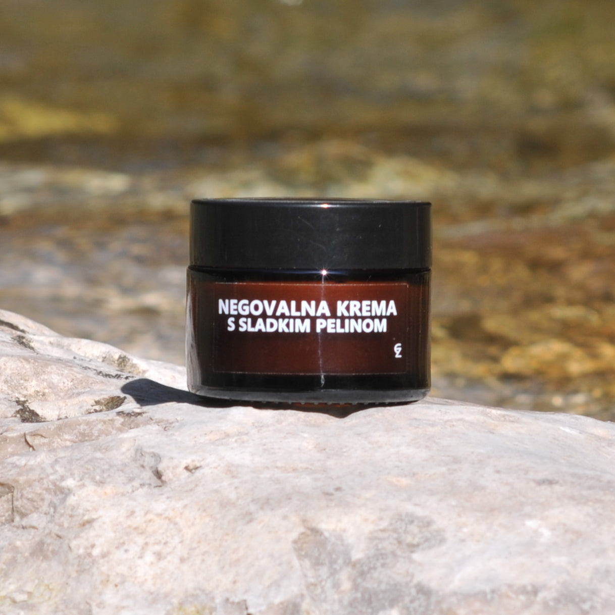 Negovalna krema s sladkim pelinom